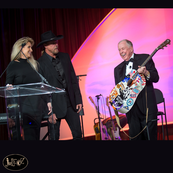 Trace Adkins T Boone Pickens Custom Guitar Juleez BBBS Texas Gala